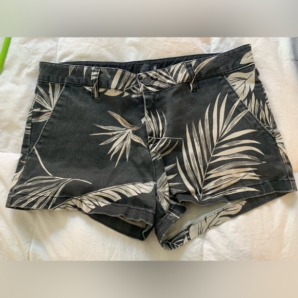 Volcom shorts - Picture 2 of 4